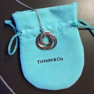 🔴 reduced! Tiffany 1837 interlocking circles pend