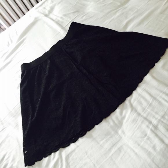 Beautiful lined black lace skirt from Lord&Taylor - Picture 2 of 4