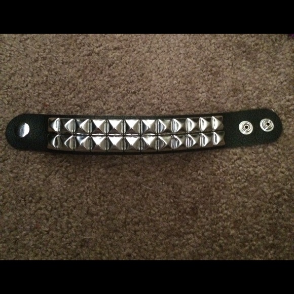 Stylish Bracelet. - Picture 2 of 2