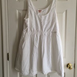White dress w/ lace detail