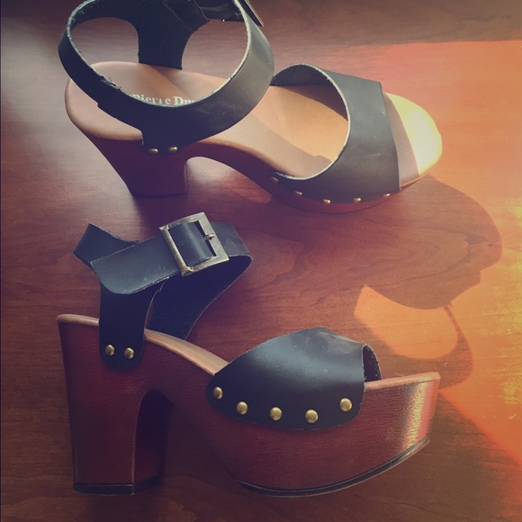 🚫SOLD🚫Wooden clog like wedges