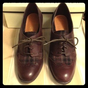 Etienne Aigner 8M  wingtip shoes. Dark brown
