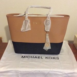 NWT MICHAEL KORS LEATHER TOTE