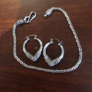 Bundle silver anklet and earrings.
