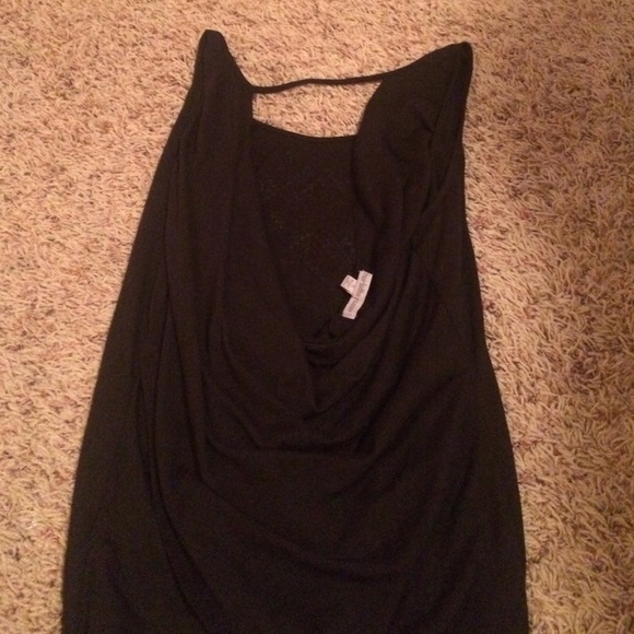 Black tank with jewels - Picture 2 of 3