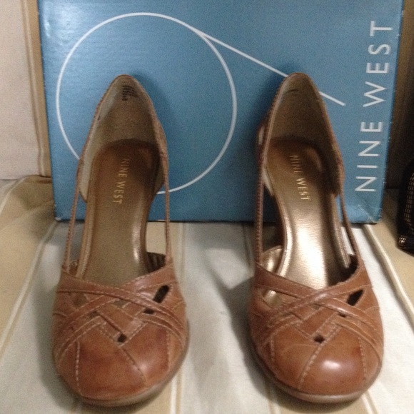 Nine West Cut Out Pumps. Size 8M