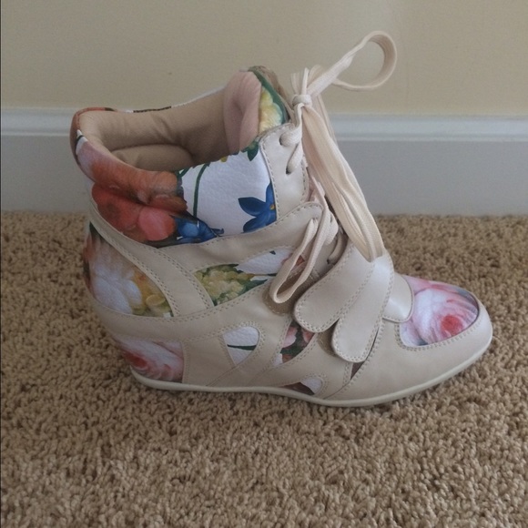 Wedge floral sneakers with velcro straps