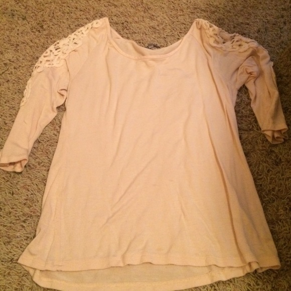 Light pink 3/4 length sleeve shirt