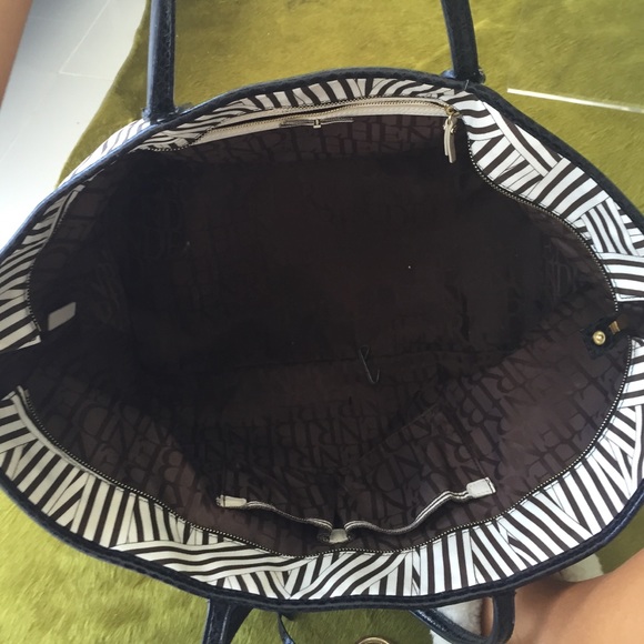 Limited edition Henri Bendel tote - Picture 2 of 4