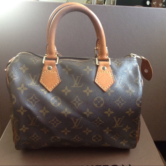 Louis Vuitton Handbags - 100% Authentic Louis Vuitton Monogram Speedy 25.