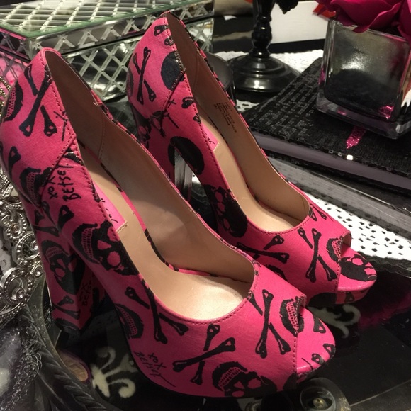 Hot pink skull Betsy Johnson shoes