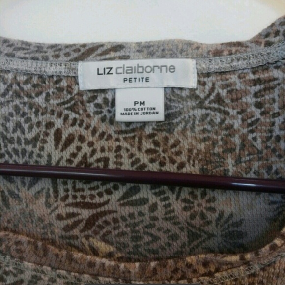 🌻Paisley Greyish Tee🌻 - Picture 2 of 4