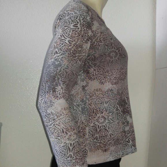 🌻Paisley Greyish Tee🌻 - Picture 3 of 4