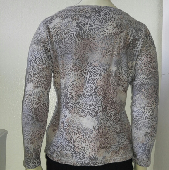 🌻Paisley Greyish Tee🌻 - Picture 4 of 4