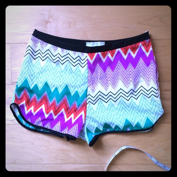 NWOT LUSH brightly colored zig zag shorts