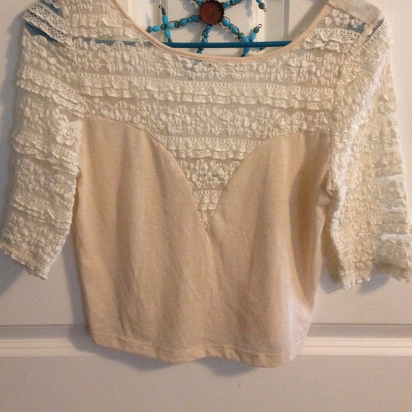 Kimchi Blue white crop quarter sleeve