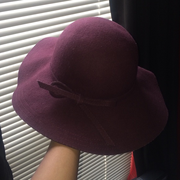 Burgundy oversized brim hat