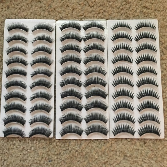 💋 50+ Pairs of Eyelashes 💋 - Picture 2 of 3