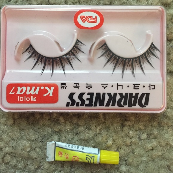💖 Two Pairs of Eyelashes 💖 - Picture 2 of 3
