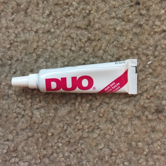 💞 Dark Tone Eyelash Glue and Applicator 💞 - Picture 2 of 3