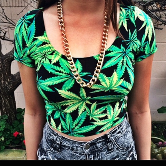 🚫SOLD  Pot leaf crop top - Picture 2 of 2