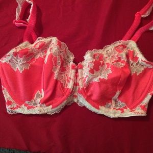 34DD Victoria secret bra