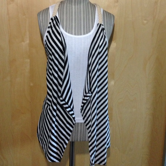 Spoiled Vest with braided linen details