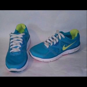 Only worn few times. Like new. Nike running shoes.