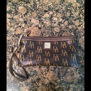 Dooney & Bourke clutch with DB pattern ❤️💌