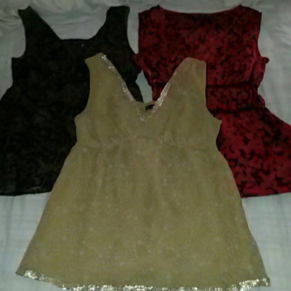 Bundle of 3 the limited tops