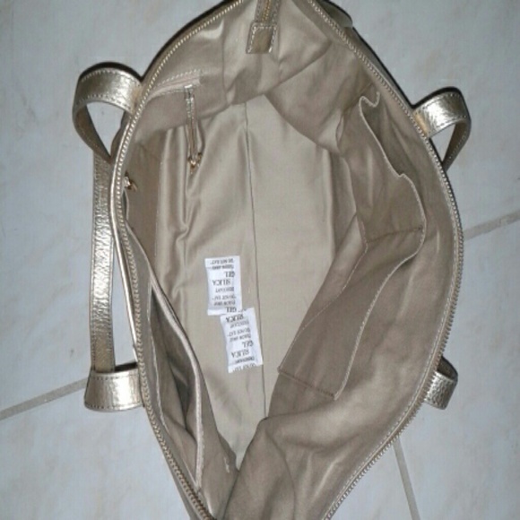 "SOLD OUT" FOSSIL LEATHER TOTE - Picture 3 of 3