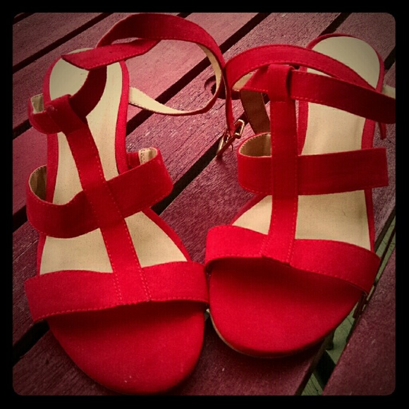 Red mini wedge