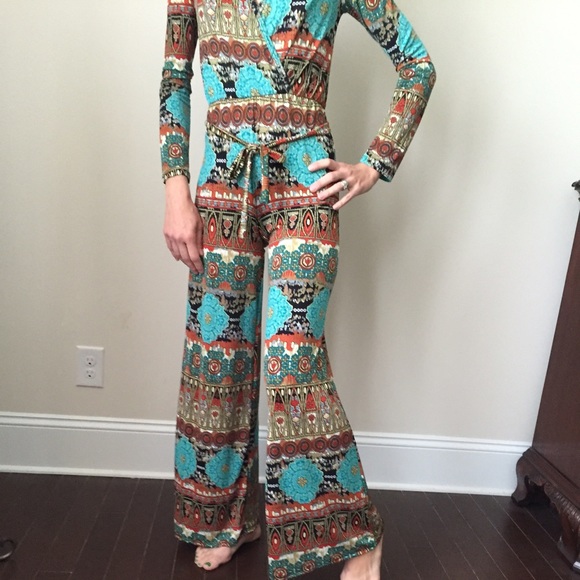 Beautiful jumpsuit, new w/out tags!! - Picture 3 of 3