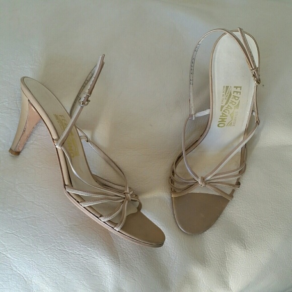 Vintage SALVATORE FERRAGAMO nude slingback heels 8