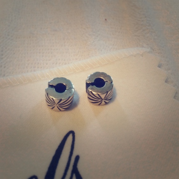 2 starburst pandora clips