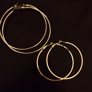 📍Sold📍pairs of gold colored hoop earrings.