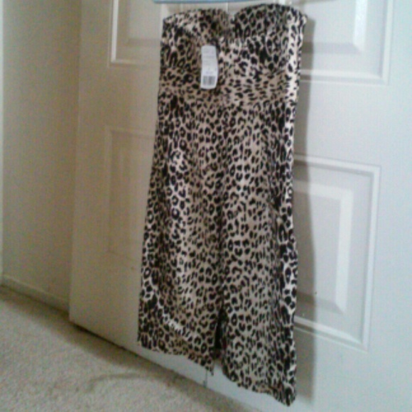 SOLD!! Strapless leopard print dress - Picture 2 of 3