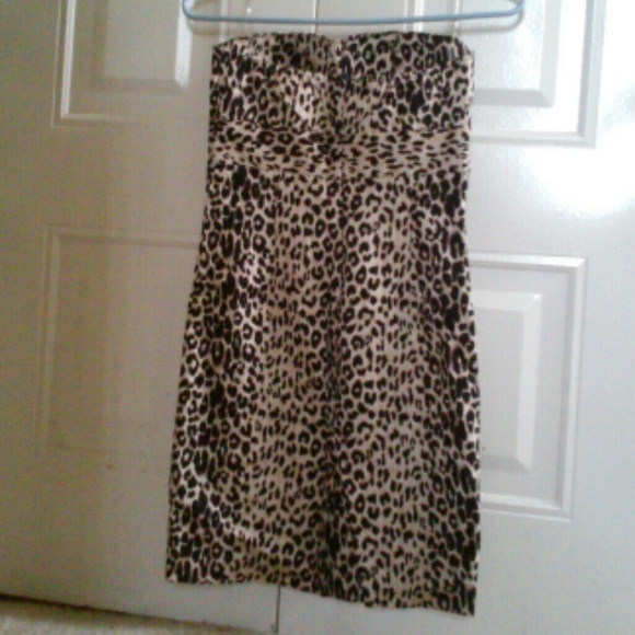 SOLD!! Strapless leopard print dress - Picture 3 of 3