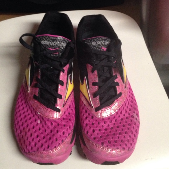 Mizuno running/Cross training shoes