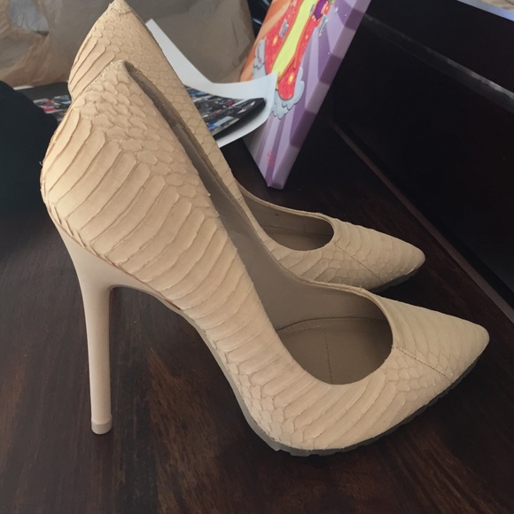 BCBG ma-osture cream - Picture 2 of 4