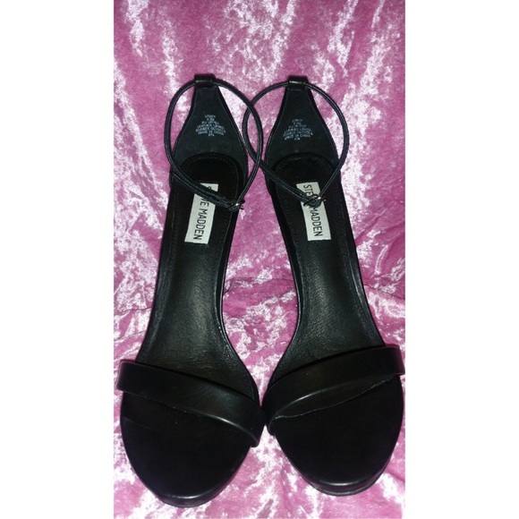 Brand new STEVE MADDEN HEELS.