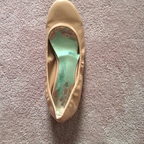 Jessica Simpson nude flats