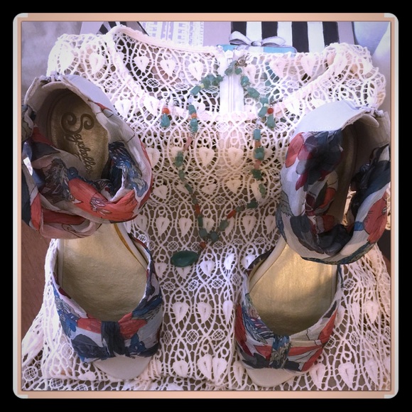 Seychelles Sandals  NWOT