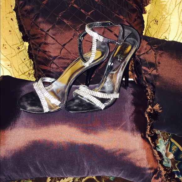 Shoes - Picture 2 of 4