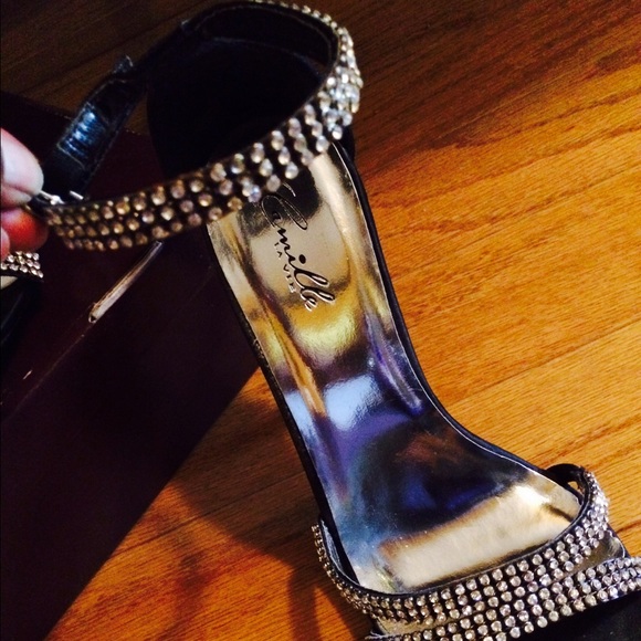 Shoes - Picture 3 of 4