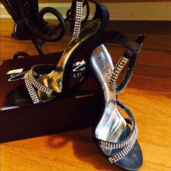 Shoes - Picture 4 of 4