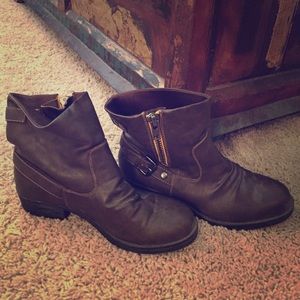 🎉🎉 Report brown boots. Mint condition!