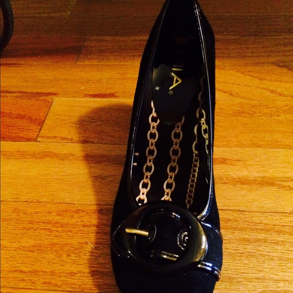 Shoes - Picture 2 of 4