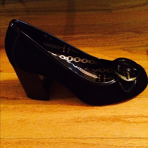 Shoes - Picture 4 of 4