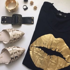 Markus Lupfer Tops - •2x HOST PICK• Rare Gold Lips Markus Lupfer top • Markus Lupfer Tops - •2x HOST PICK• Rare Gold Lips Markus Lupfer top •
